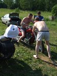 На речке жарили сосиски и чинили мотоцикл Макса